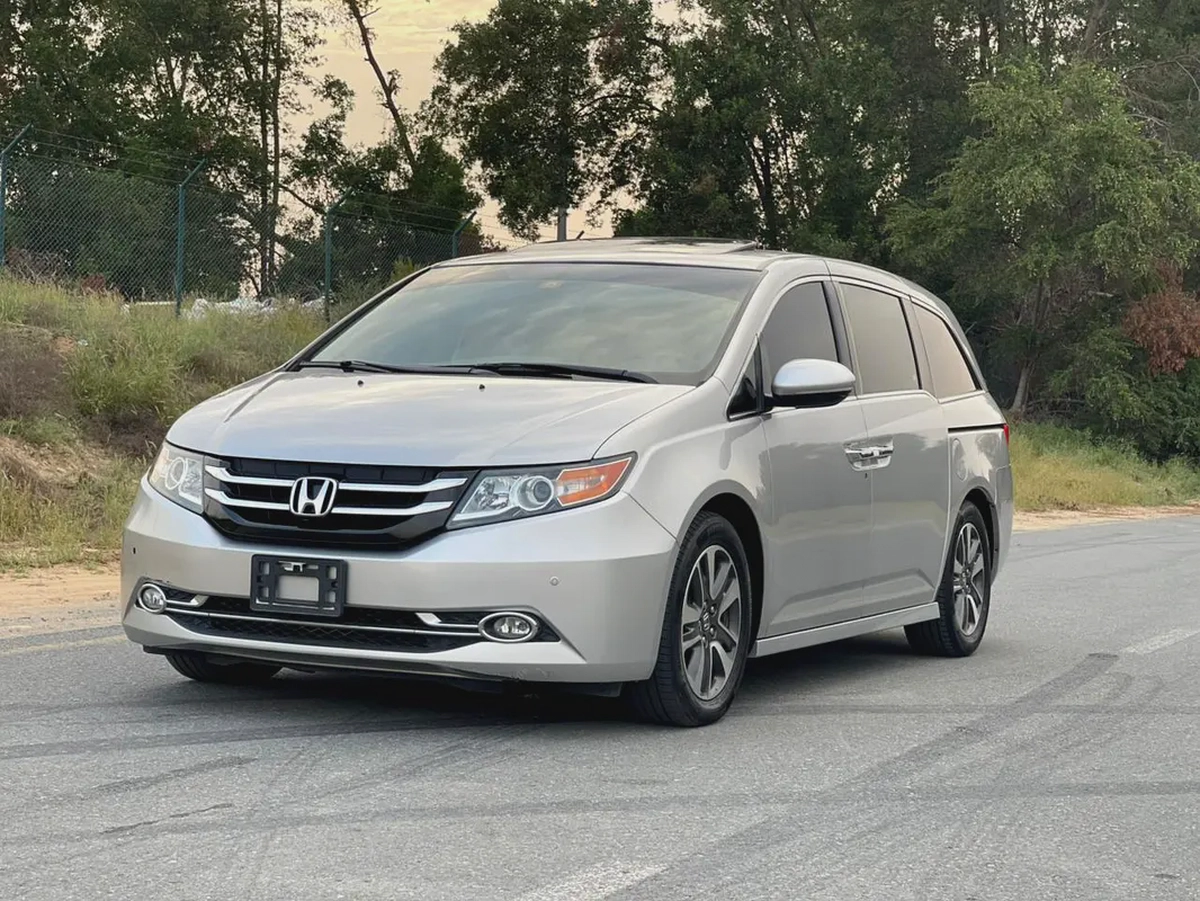 Honda Odyssey Touring 2015 GCC Specs - Family Van