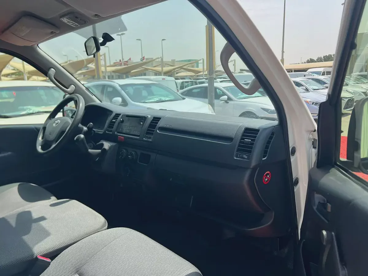 2016 Toyota Hiace | Van | Manual | GCC | Ref#1118-8-8