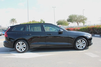 Volvo V60 (wagon) 2021 GCC! Full-service history! Perfect condition!-1