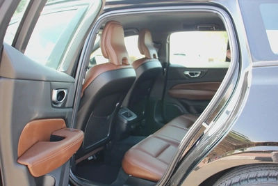 Volvo V60 (wagon) 2021 GCC! Full-service history! Perfect condition!-9