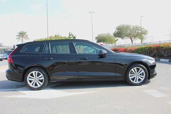Volvo V60 (wagon) 2021 GCC! Full-service history! Perfect condition!