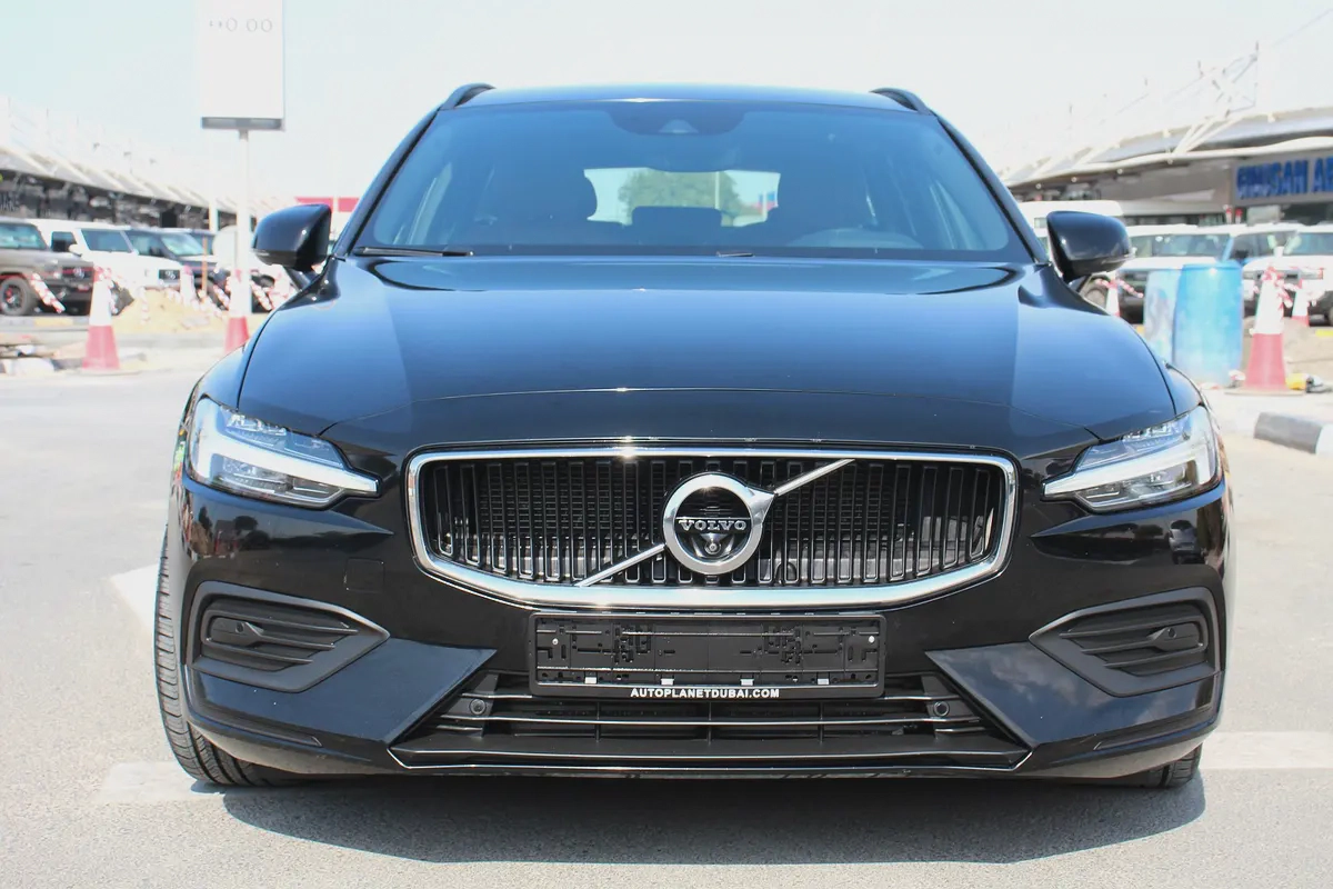 Volvo V60 (wagon) 2021 GCC! Full-service history! Perfect condition!-2-2