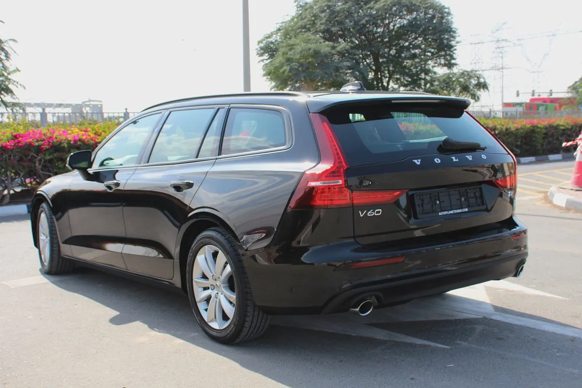 Volvo V60 (wagon) 2021 GCC! Full-service history! Perfect condition!-3-3
