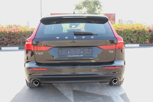 Volvo V60 (wagon) 2021 GCC! Full-service history! Perfect condition!