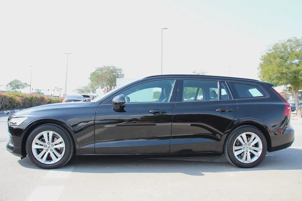 Volvo V60 (wagon) 2021 GCC! Full-service history! Perfect condition!