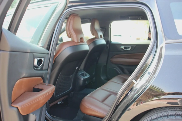 Volvo V60 (wagon) 2021 GCC! Full-service history! Perfect condition!