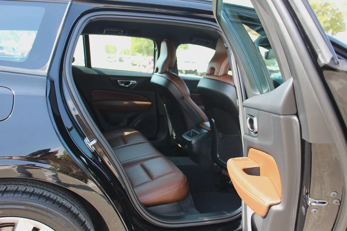 Volvo V60 (wagon) 2021 GCC! Full-service history! Perfect condition!-14-14