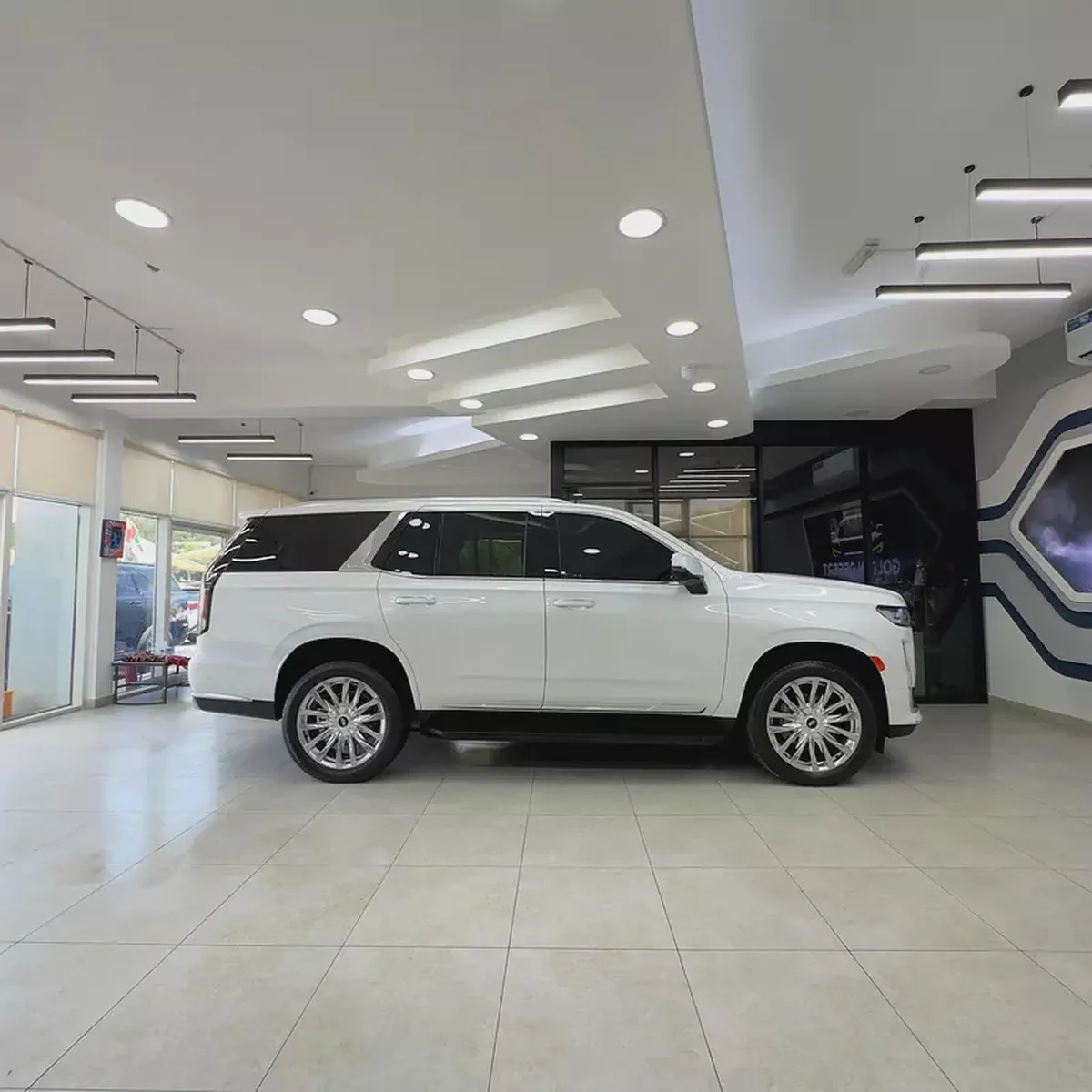 2024 Cadillac Escalade Premium Luxury-3-3