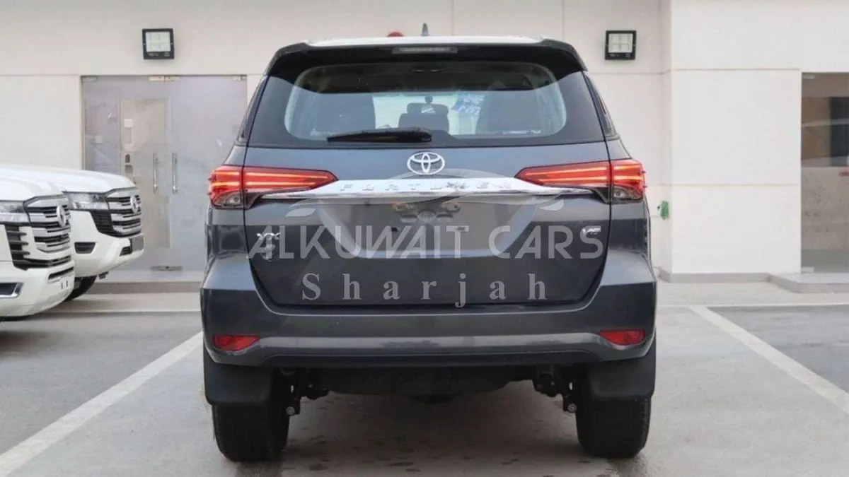 Toyota Fortuner VX1 Toyota Fortuner  4.0L V6 GXR-5-0
