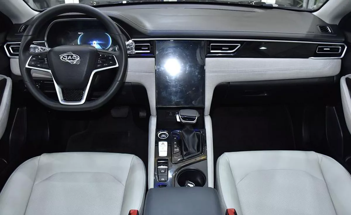 JAC J7 ( 2023 Model ) in Grey Color GCC Specs-9-9