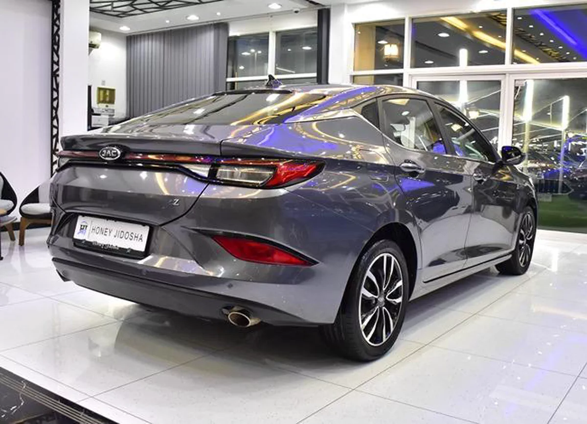 JAC J7 ( 2023 Model ) in Grey Color GCC Specs-10-10