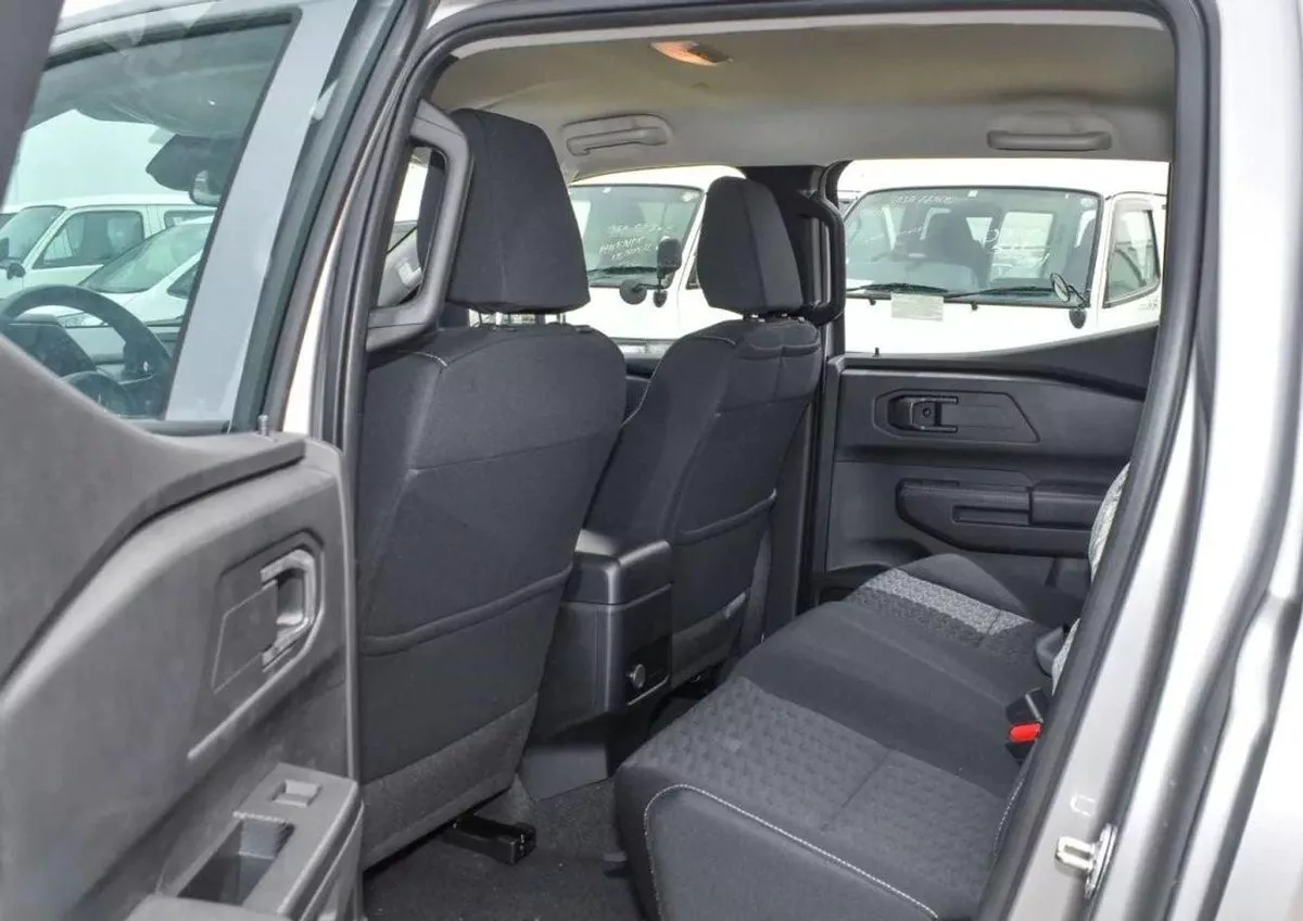 Mitsubishi L200 GLS Mitsubishi L200 / Triton GLX 4WD 2.4L Diesel MT High Line-15-0