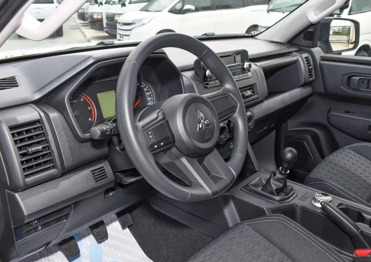 Mitsubishi L200 GLS Mitsubishi L200 / Triton GLX 4WD 2.4L Diesel MT High Line-17-0