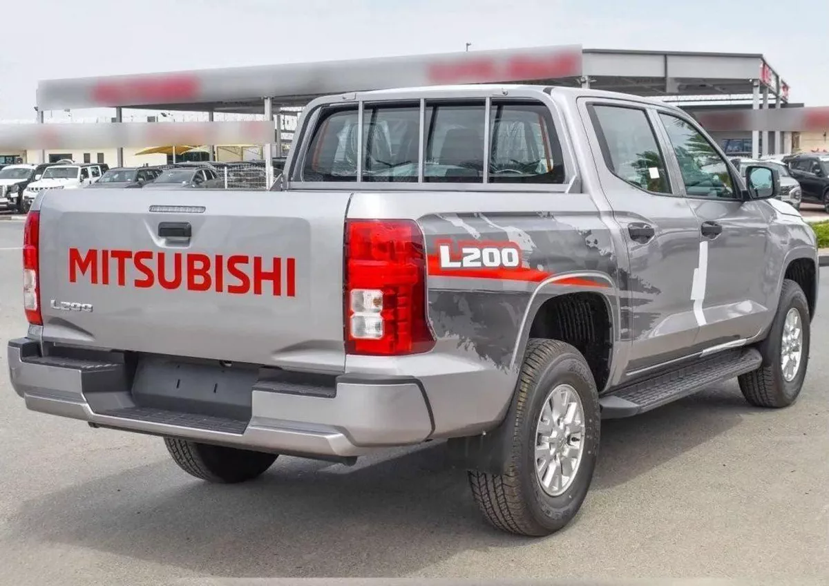 Mitsubishi L200 GLS Mitsubishi L200 / Triton GLX 4WD 2.4L Diesel MT High Line-3-0
