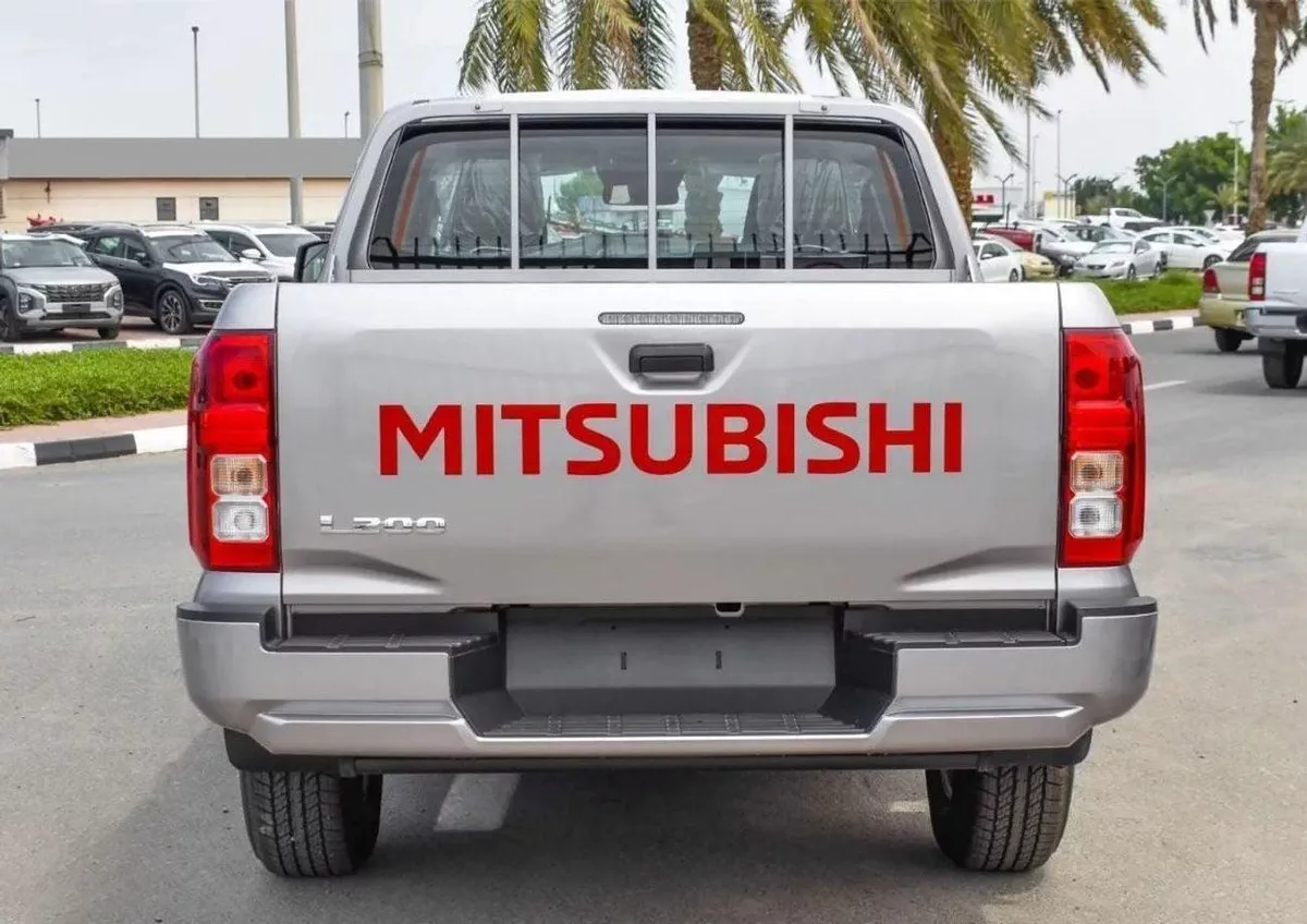 Mitsubishi L200 GLS Mitsubishi L200 / Triton GLX 4WD 2.4L Diesel MT High Line-5-0