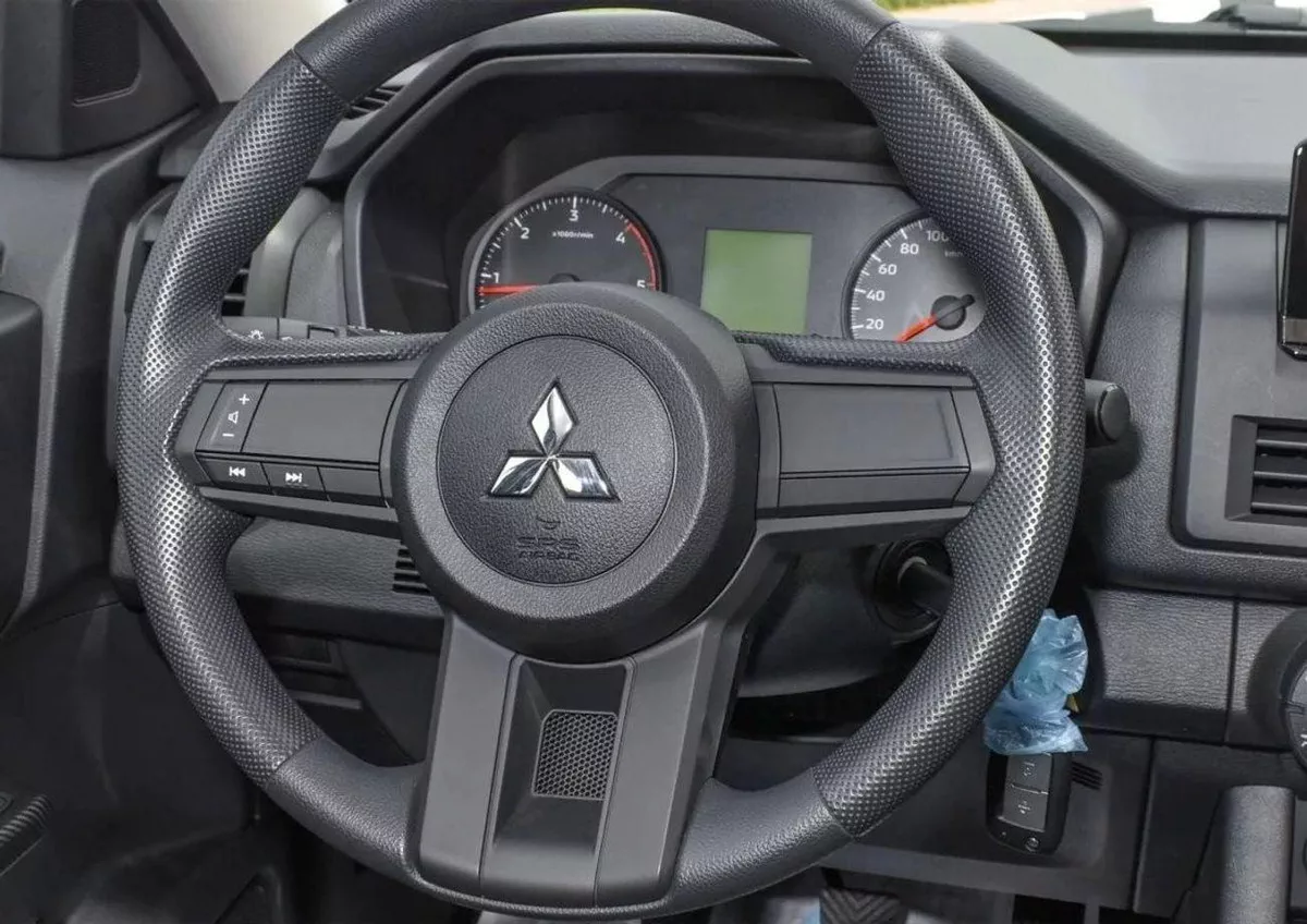Mitsubishi L200 GLS Mitsubishi L200 / Triton GLX 4WD 2.4L Diesel MT High Line-7-0