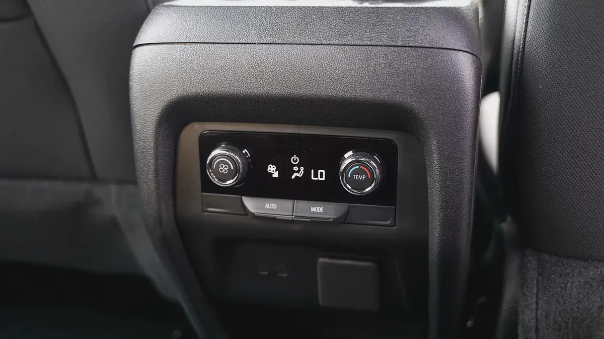 Chevrolet Traverse LT FWD 2.5L SUV - 2024 (Export)-14-14