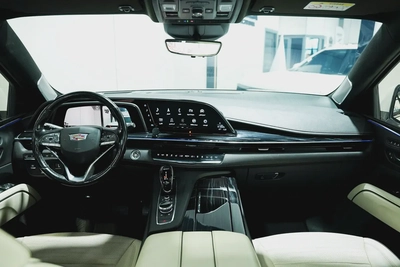 2021 Cadillac Escalade Platinum Luxury | GCC Specs | Low Mileage-12