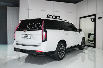 2021 Cadillac Escalade Platinum Luxury | GCC Specs | Low Mileage-17