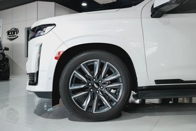 2021 Cadillac Escalade Platinum Luxury | GCC Specs | Low Mileage-3