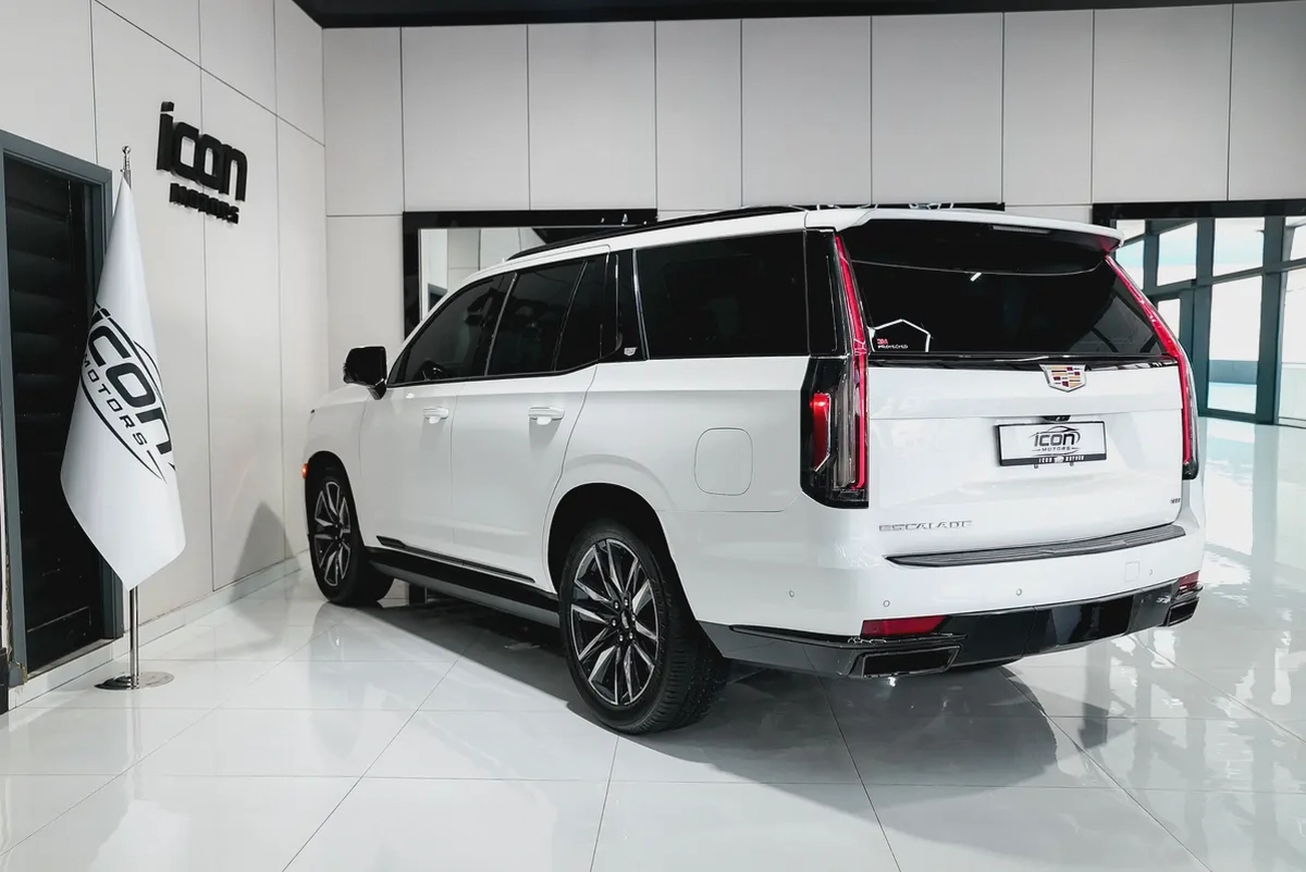 2021 Cadillac Escalade Platinum Luxury | GCC Specs | Low Mileage-15-15