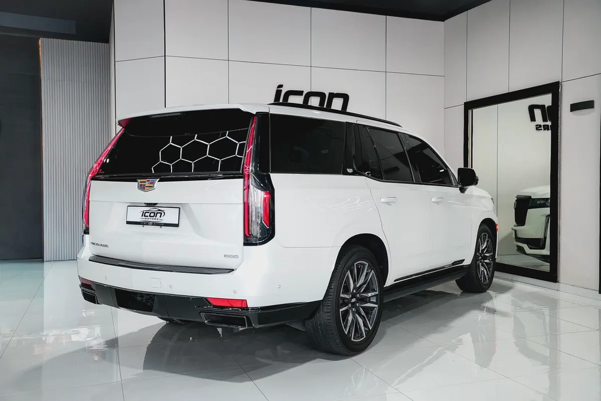 2021 Cadillac Escalade Platinum Luxury | GCC Specs | Low Mileage-17-17