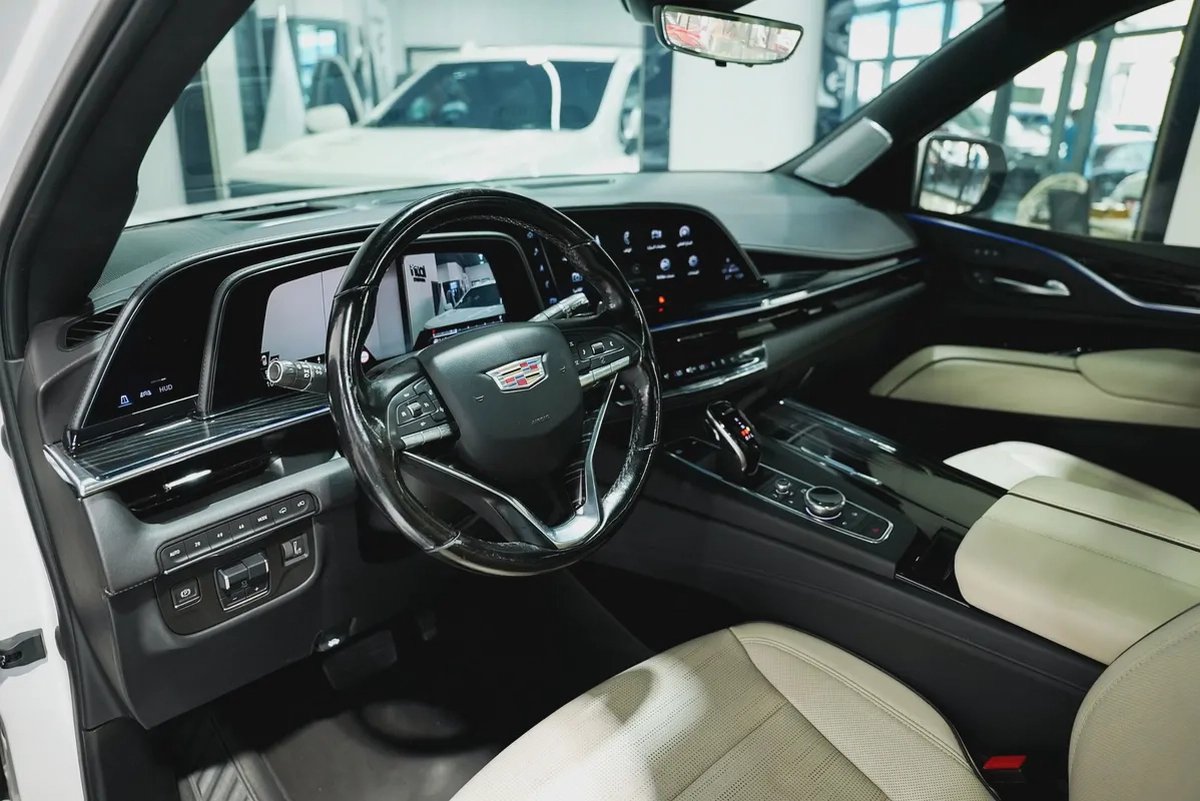 2021 Cadillac Escalade Platinum Luxury | GCC Specs | Low Mileage-7-7