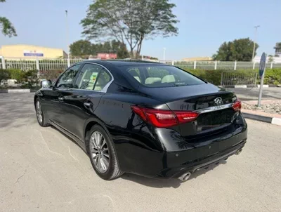 Infiniti Q50 Luxe 3.0L-8