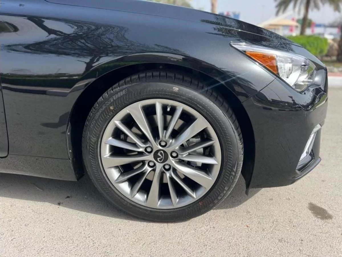 Infiniti Q50 Luxe 3.0L-4-0