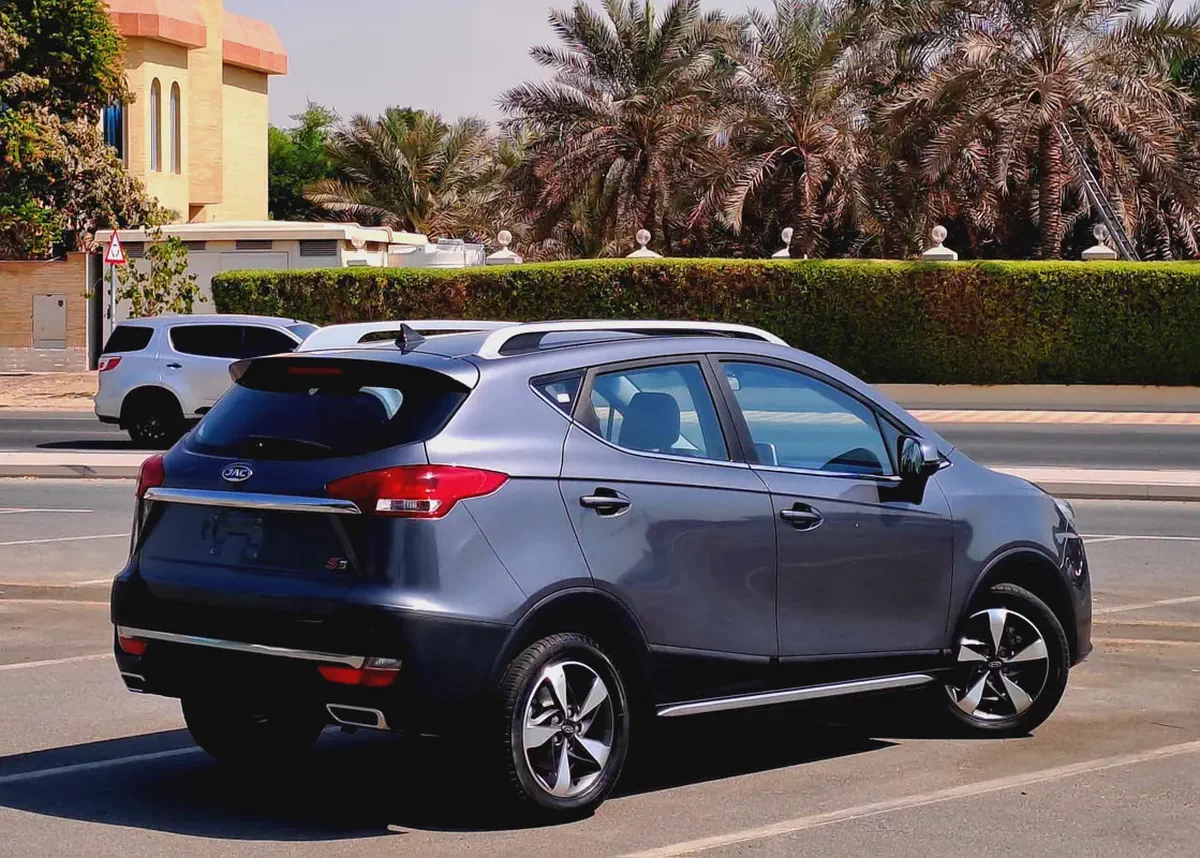 430-Monthly l GCC l Sunroof, Leather, Cruise l Accident Free-4-4