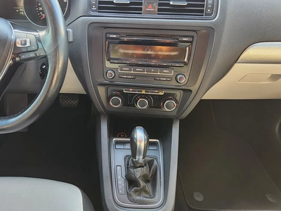 Volkswagen Jetta S V4 2.0L 2015 Model GCC Specs With Partial Service History In Perfect Condition-15