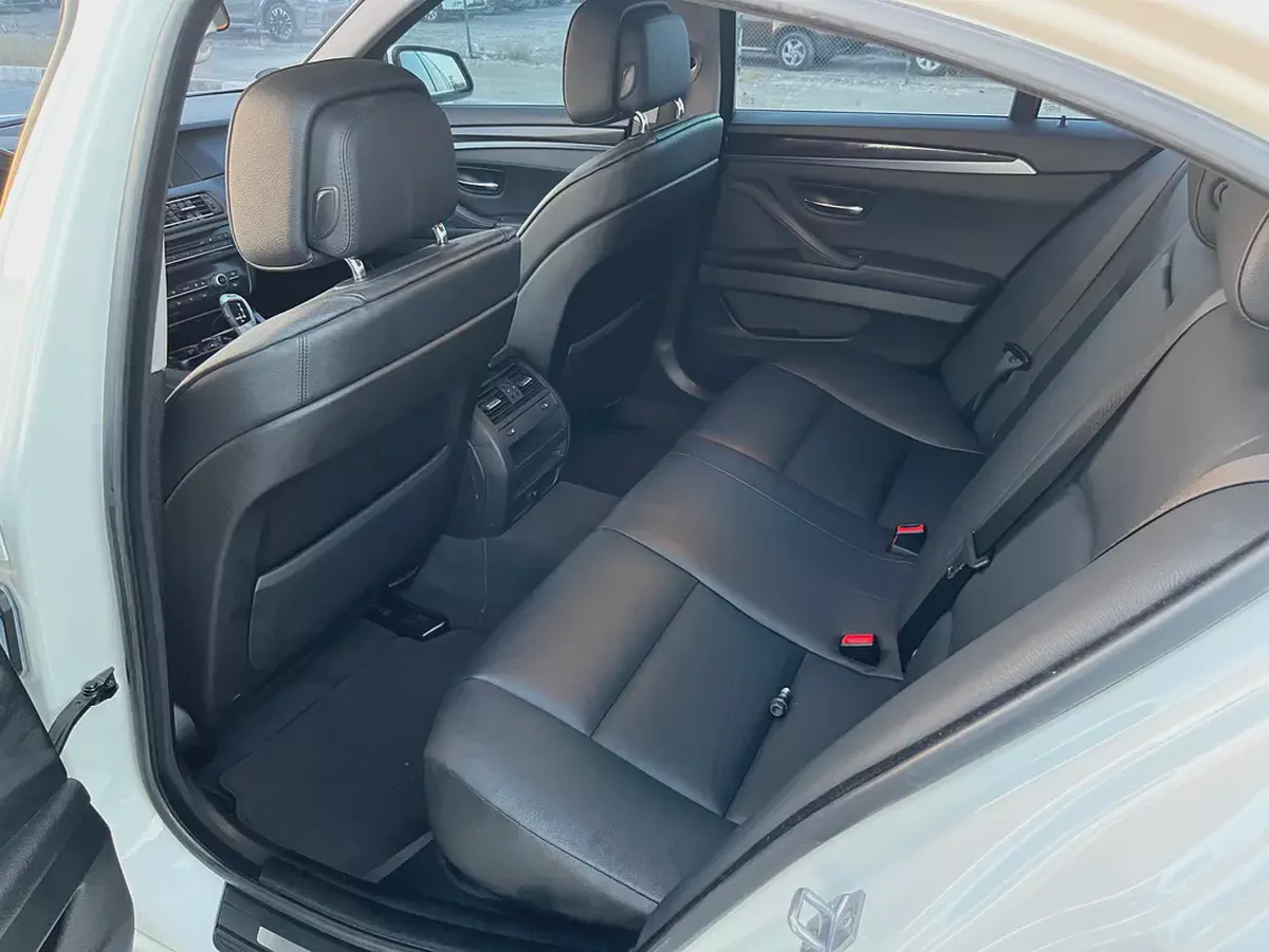 BMW 528i-7-7