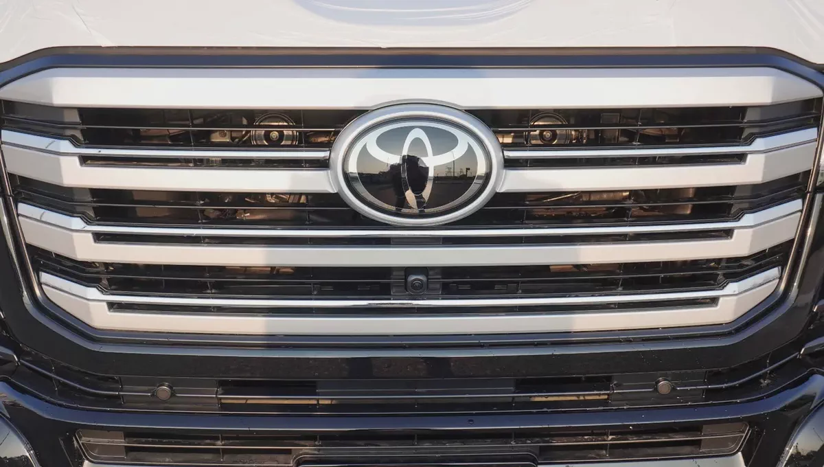 Toyota Land Cruiser VXR 2026 Hybrid 3.5- GCC Specs - Brand New-2-2
