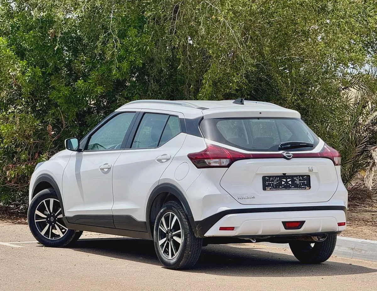 740-Monthly l GCC l 1.6L, Cruise, Camera l Accident Free-3-3