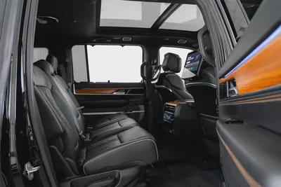 AED 4,811 / 60 months | 0% DP | 2023 Jeep Grand Wagoneer Series III Obsidian / Jeep Warranty-14