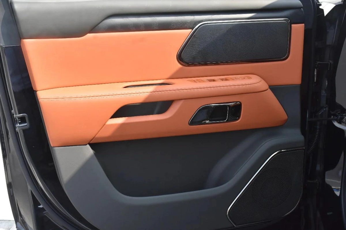 ROX 01 SEVEN SEATS 2025 | BLACK-8-8