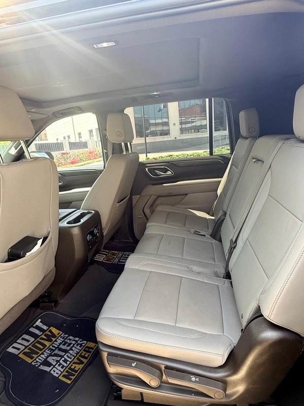 Chevrolet Suburban LT 2024