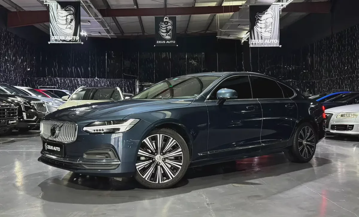 2023 Volvo S90 B6 | Low mileage | GCC | Al Futtaim Warranty & Service 2028 | Full Service History