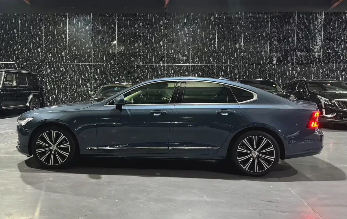 2023 Volvo S90 B6 | Low mileage | GCC | Al Futtaim Warranty & Service 2028 | Full Service History-5-5
