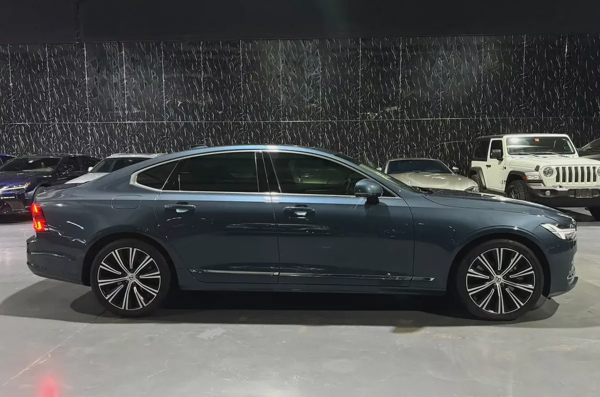 2023 Volvo S90 B6 | Low mileage | GCC | Al Futtaim Warranty & Service 2028 | Full Service History-6-6