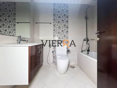 Spacious Unit | Prime Location | Well Maintained-10