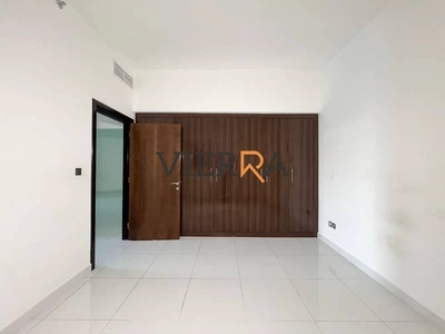Spacious Unit | Prime Location | Well Maintained-6