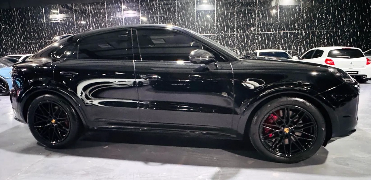 Porsche Cayenne S 2024 | Low Mileage | Excellent Condition | GCC Specs | Full Service History-10-10