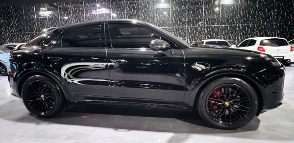 Porsche Cayenne S 2024 | Low Mileage | Excellent Condition | GCC Specs | Full Service History