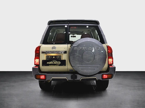 NISSAN PATROL SUPER SAFARI GCC LEGEND EDITION - VTC 4800 - FULLY LOADED IN SPECIAL SAND BEIGE