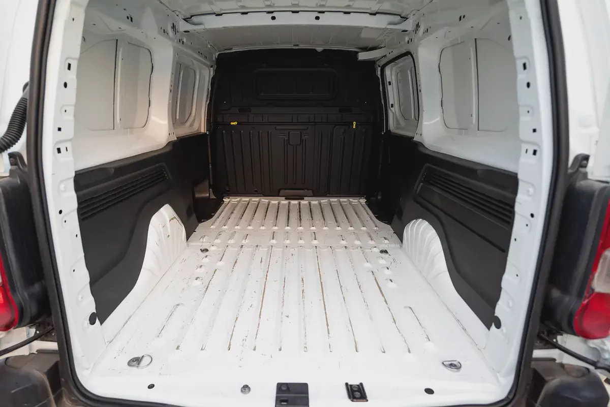 Peugeot Partner | Delivery Van | Petrol | GCC Specs | Ref#P26612-6-6