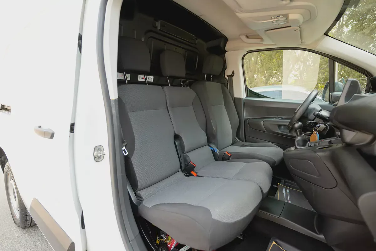 Peugeot Partner | Delivery Van | Petrol | GCC Specs | Ref#P26612-8-8