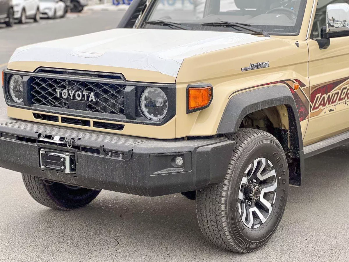Toyota Land Cruiser Pick Up EXPORT ONLY - FULL OPTION 4.0L PETROL (OMANI)-9-0