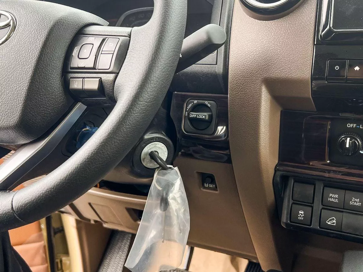 Toyota Land Cruiser Pick Up EXPORT ONLY - FULL OPTION 4.0L PETROL (OMANI)-17-0