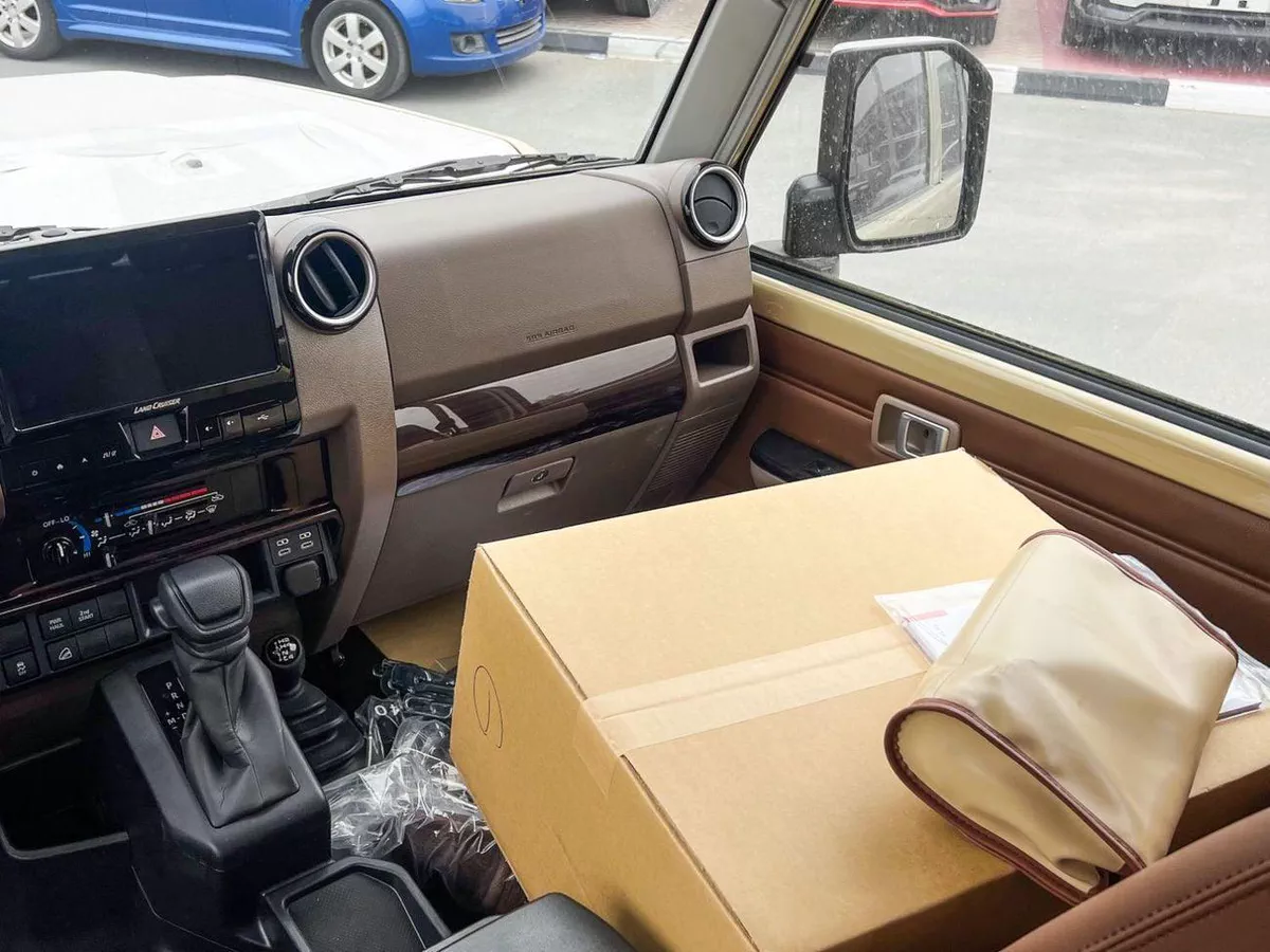 Toyota Land Cruiser Pick Up EXPORT ONLY - FULL OPTION 4.0L PETROL (OMANI)-21-0